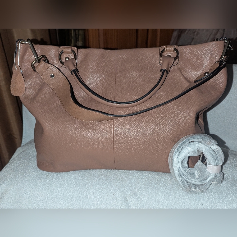 Kattee large leather tote bag.